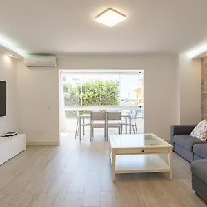 https://attractive-beach-apartment-in-the-center-of-rincon.es-andalucia.com